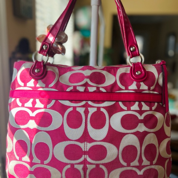 Coach Pink and Cream Signature Shoulder Bag - Picture 3 of 12
